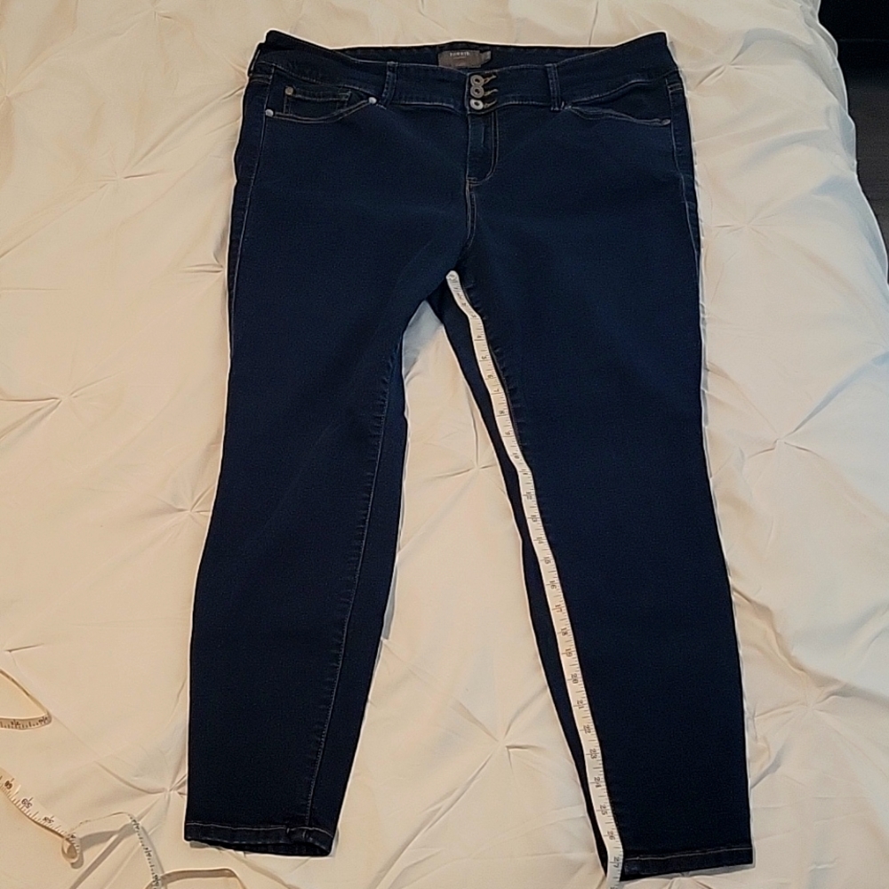 Torrid dark wash skinny jeans